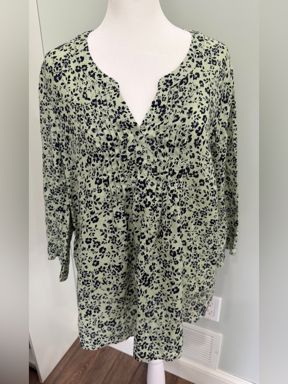 J Jill Love Linen Women’s Pintuck Popover Tunic Blouse Blue Sage Floral Small